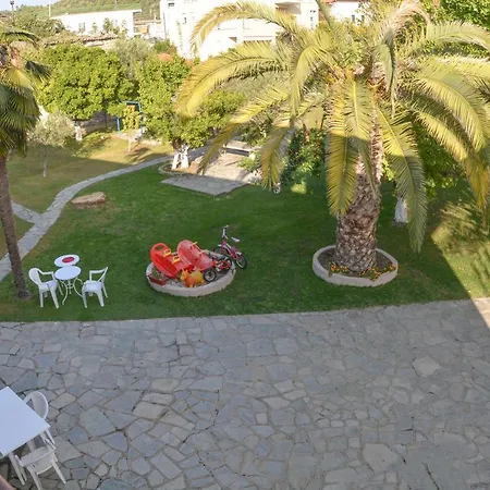 Thalia Неос-Мармарас